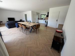 a kitchen and living room with a table and chairs at Villa eger in Ruoms