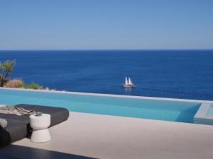 Gallery image of On The Rocks 2 Bedroom Villa in Koríthion
