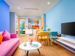 Khu vực giải trí TV trong phòng condotel Flamingo Hải Tiến - trang bị đầy đủ tiện nghi