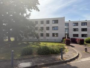 a large white building with a lawn in front of it at Location chambre rouge dans un appartement en colocation in Nevers