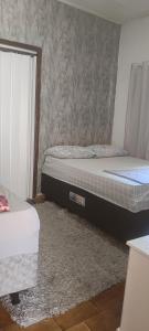 a bedroom with two twin beds in it at Pousada Popular in Barreiras