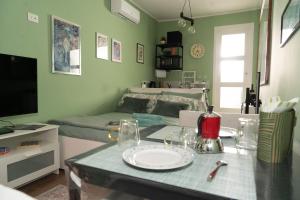 a green room with a table with a plate on it at Minicasa Il Salone di Gino in Potenza