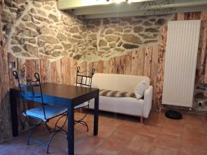 a room with a table and chairs and a couch at L'Oursonnière de la Rende in Quérigut +6 photos