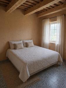 a bedroom with a bed and a window at Kregžlės kaimas in Skirlėnai