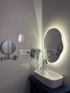 a bathroom with a sink and a mirror at THHPSOCIETY - Taha Cottages in Bhīm Tāl +194 photos