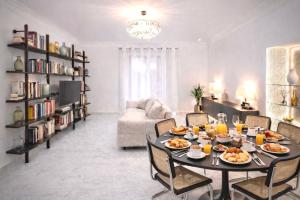 a living room with a table with food on it at Sorrento Downtown in Sorrento