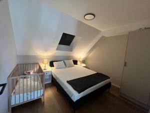 a small bedroom with a bed and a tv at Modern nyproduktion nära ALV in Vimmerby