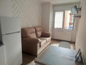 a living room with a couch and a refrigerator at Apartamento tranquilo y luminoso in Mundaka