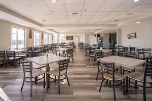 a dining room with tables and chairs at Branson Towers Hotel in Branson