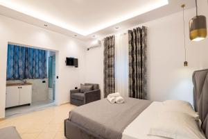 a bedroom with a bed and a chair at Villa Bella in Ksamil