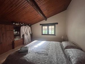 a bedroom with a large bed and a window at Le Cabanon in Mane