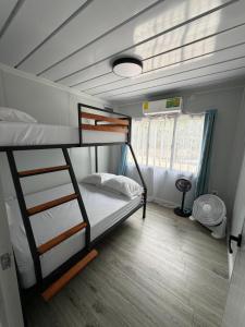 a bedroom with two bunk beds in a room at Family Wolf - El Chorro in Paquera