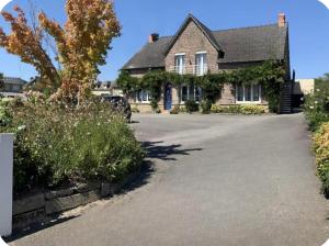 a driveway in front of a house at Ourmes 1 Apartment in Guipry-Messac