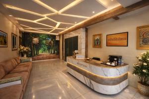 a hotel lobby with a counter and a couch at FabHotel BD Colaba in Mumbai