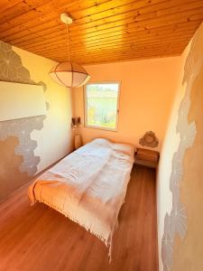 a bedroom with a bed in the corner of a room at Das Haus am See - der idyllische Privatsee nahe Wien in Tulln +15 photos