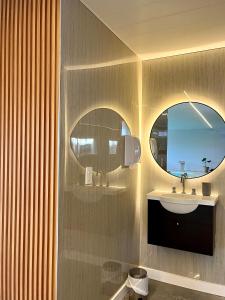 a bathroom with a sink and a mirror at Alamo Hotel in Villa Carlos Paz