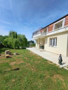 a house with a yard in front of it at I Quattro Venti in Pralormo