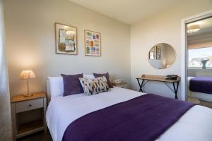 a bedroom with a large bed and a mirror at The Willows in Hurlet