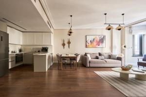 O bucătărie sau chicinetă la Lagirio Residence Taksim