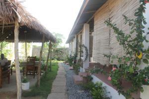 a building with a patio with a table and some plants at Résidence Stellahouado in Avlékété