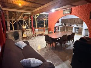 a living room with a couch and a table with chairs at Paisa Territory Lodge in Jardin