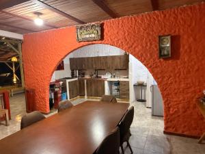 a dining room with a table and a red wall at Paisa Territory Lodge in Jardin