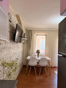 a kitchen and dining room with a table and chairs at Mivasto Sea View in Risan