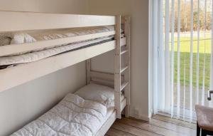 a bunk bed room with two bunk beds and a window at Stunning Home In Ringkøbing With Wifi in Ringkøbing +7 photos