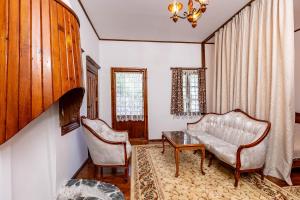 a living room with a couch and a table at Velev House in Melnik
