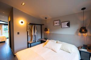 a bedroom with a white bed in a room at La Cautiva in Lozano