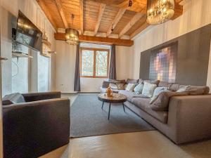 a living room with a couch and a table at Quelle in Bernkastel-Kues