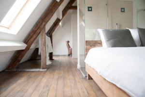 Кровать или кровати в номере Gasterij Landschot