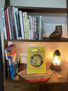 a book shelf with a sign and a lamp on it at ガーデンリゾート 潮美庵 in Hatsukaichi +65 photos
