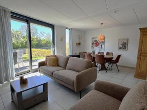 a living room with a couch and a table at Park Brekkense Wiel 190 in Lemmer