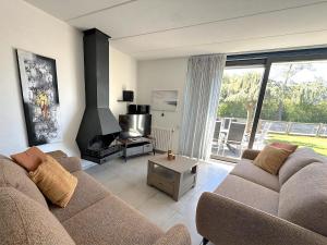 a living room with a couch and a fireplace at Park Brekkense Wiel 190 in Lemmer