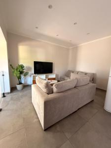a living room with a couch and a flat screen tv at APART-Esperanza in Esperanza