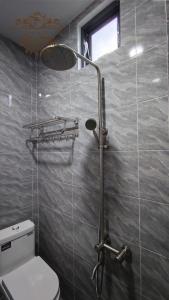 a bathroom with a shower with a toilet in it at Nhà nghỉ Thanh Thư 2 in Vị Thanh