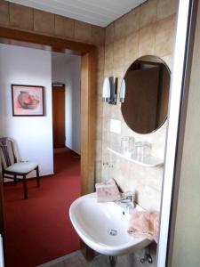 Ett badrum på Hotel Seerose