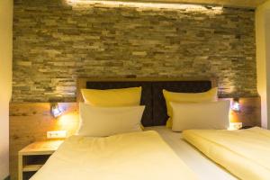 Letto o letti in una camera di Wanderhotel Grüner Baum
