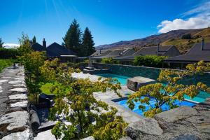 a backyard with a swimming pool and a garden at Alpine Cardrona by Aotearoa Escapes in Cardrona +12 photos