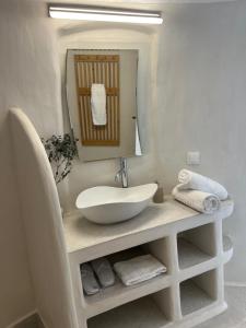 a bathroom with a sink and a mirror at Naya seaside apartment in Firopótamos