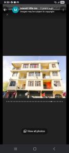 a screenshot of a building with a picture of it at Hotel Manali Villa in Manāli
