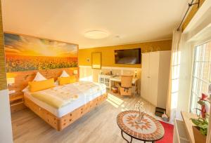 a bedroom with a large bed and a desk at Sonnenhof Damnatz -Hotel garni- in Damnatz