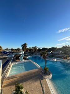 a large swimming pool in a resort at Le SaraLéna in Torreilles