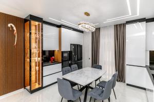 a kitchen and dining room with a table and chairs at Melissa's House in Cheltuitori