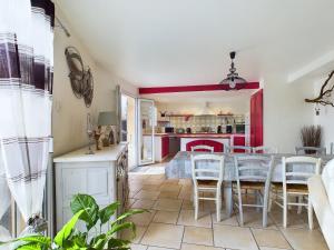 a kitchen and living room with a table and chairs at Gîtes de l'Esquirou in Lagorce