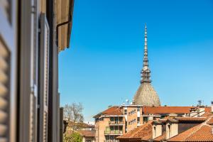 a view of a tower in a city with buildings at Le Monde Luxury Apartment in Turin