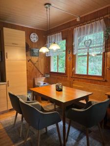 a dining room with a wooden table and chairs at Ferienhaus in Finsterbergen in Friedrichroda