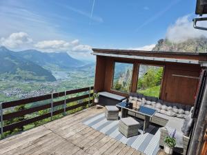 a balcony of a house with a view of a mountain at Seilbahnstubli in Ibergeregg