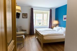 a bedroom with a bed and a window at Hotel Heidenauer Hof in Heidenau +33 photos